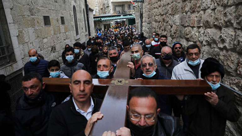 Πάσχα των Καθολικών υπό πίεση – Περισσότεροι από 100 εκατομμύρια εμβολιασμοί στις ΗΠΑ