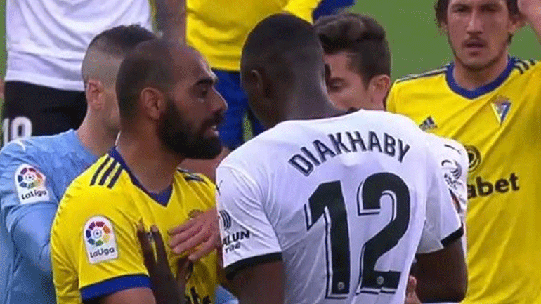 Ισπανία: Ρατσιστική επίθεση σε παίκτη της κατήγγειλε η Βαλένθια – Αποχώρησαν από το γήπεδο οι «νυχτερίδες»