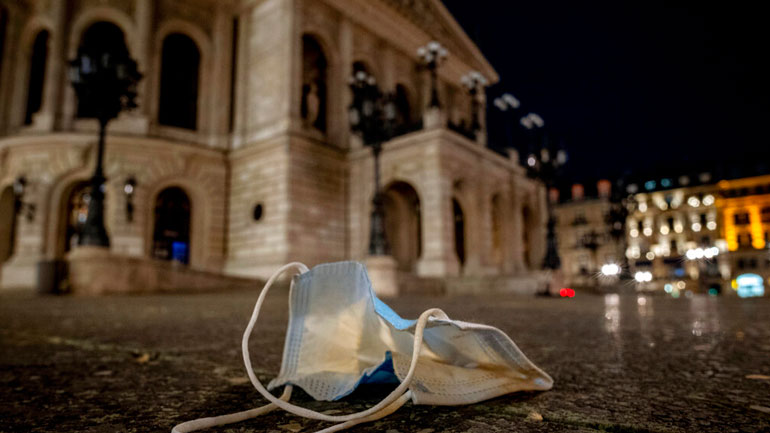 Γερμανία: Μια καρδιά από κεριά για τα θύματα του κορωνοϊού