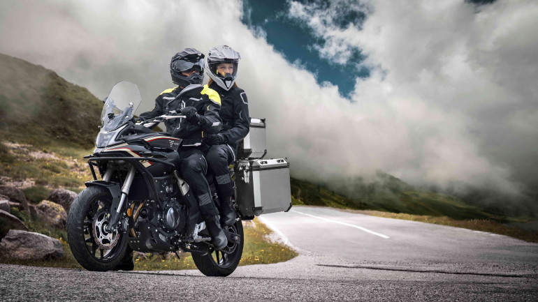 Ξεκινήστε την οδηγική θεραπεία με το νέο Voge 500DS