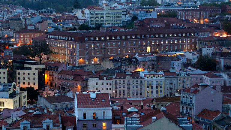 Πορτογαλία: Ανοίγουν μουσεία, γυμνάσια και οι ταράτσες των καφέ