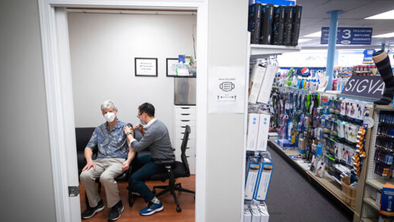 Πρόγραμμα μαζικών τεστ ανακοινώνει η Βρετανία