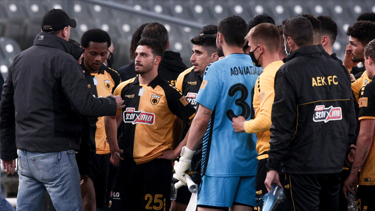 Σε απολογία η ΠΑΕ ΑΕΚ για είσοδο οπαδών στον αγωνιστικό χώρο