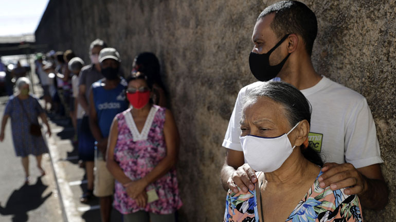 Τι είναι το φθηνό «εμβόλιο των φτωχών» – Υπό δοκιμή σε τέσσερις χώρες