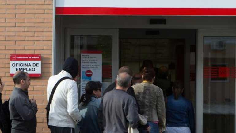 Μειώνεται η ανεργία στην Ισπανία