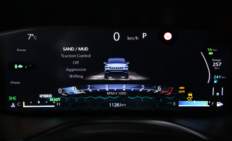 Πλήρως ψηφιακός ο πίνακας οργάνων.