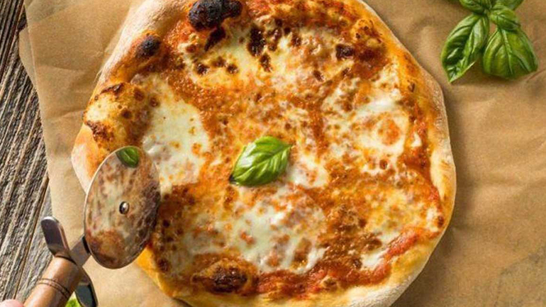 Σικελιάνικη πίτσα του Λάμπρου Βακιάρου σε χρόνο dt