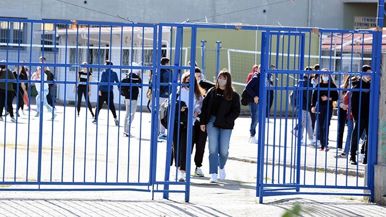 Να ανοίξουν και οι τρεις τάξεις του Λυκείου εισηγείται η κυβέρνηση