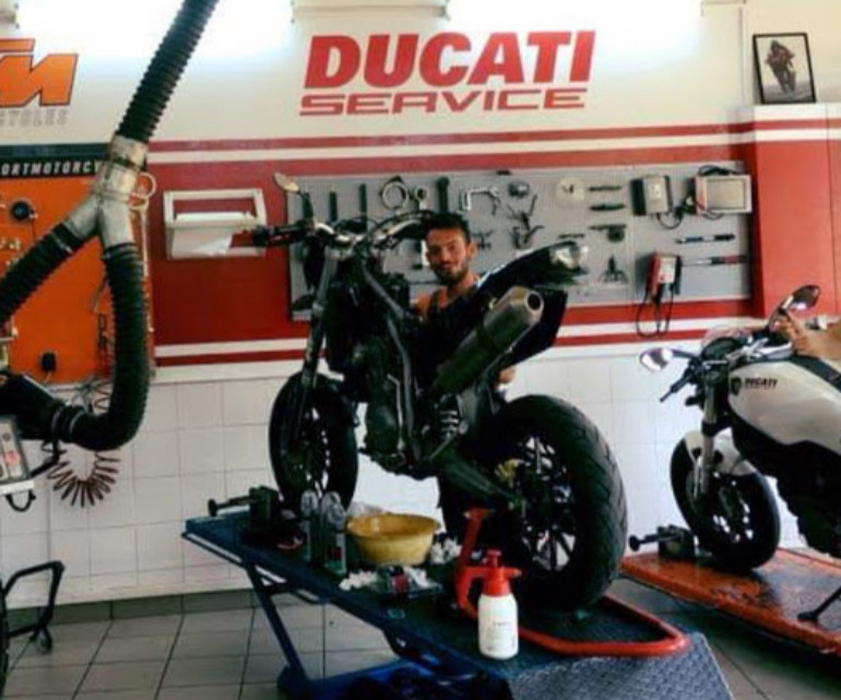 Μπορεί και η δική σας μοτοσικλέτα να έχει περάσει από τα χέρια του Σάββα...