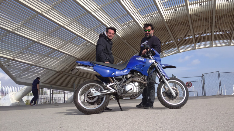 Με τον Σάββα μπροστά από την είσοδο του ΟΑΚΑ...