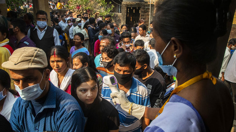 Ινδία: Αρνητικό ρεκόρ κρουσμάτων – Εκατοντάδες θάνατοι λόγω Covid-19