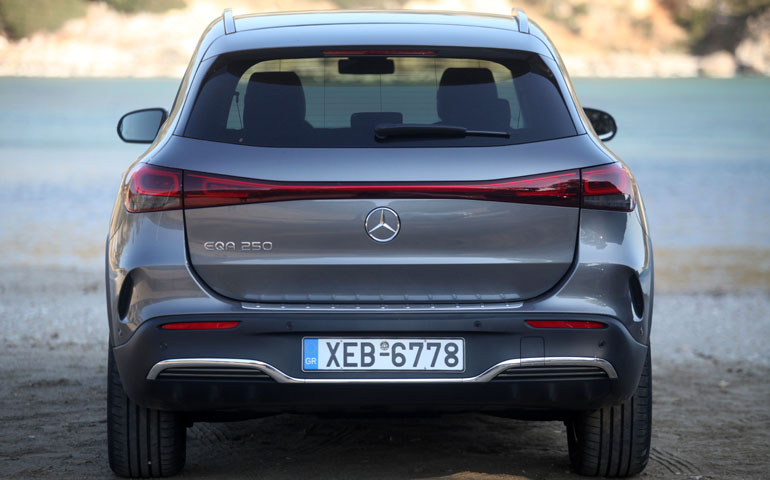 Προσφέρει κορυφαία οδηγική εμπειρία. 