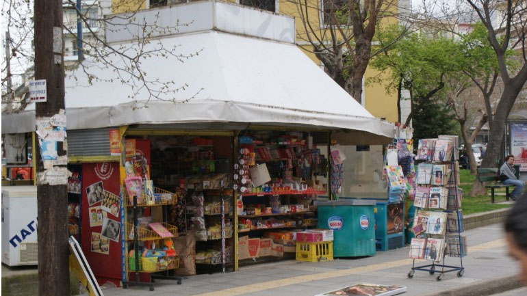 Η πανδημία “χτύπησε” ένα στα τρία περίπτερα