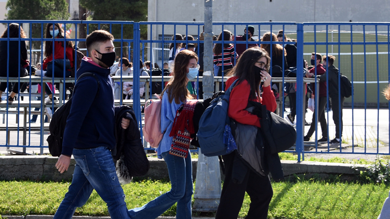 Σε κλίμα αβεβαιότητας οι αποφάσεις για τα σχολεία