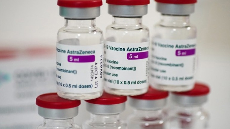 Ισπανία: Το εμβόλιο της AstraZeneca θα χορηγείται μόνο σε πολίτες μεταξύ 60 και 65 ετών