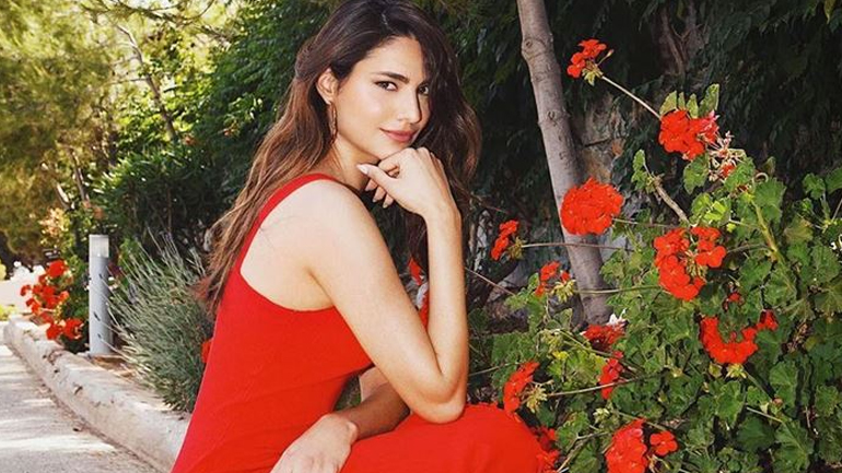 Ηλιάνα Παπαγεωργίου: Πώς έκανε τις ψηλοτάκουνες γόβες της να δείχνουν πιο ρομαντικές