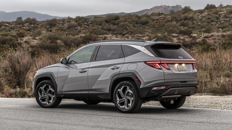 Προσφέρεται σε δύο τετρακίνητες εκδόσεις. 