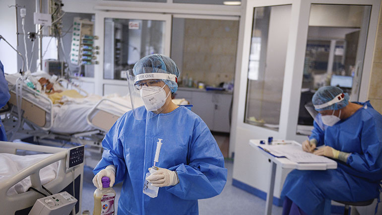 Ρωσία: 8.672 νέα κρούσματα κορωνοϊού καταγράφηκαν τις τελευταίες 24 ώρες Ρωσία: 8.672 νέα κρούσματα κορωνοϊού καταγράφηκαν τις τελευταίες 24 ώρες