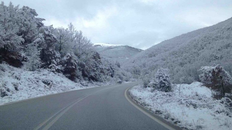 Χιονίζει στα ορεινά της Θεσσαλονίκης