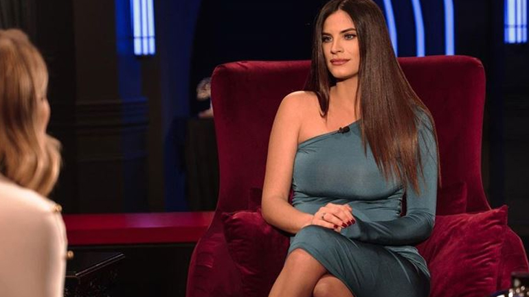 Η Χριστίνα Μπόμπα μιλάει για τη γνωριμία με τον Σάκη Τανιμανίδη και το πρώτο τους ραντεβού