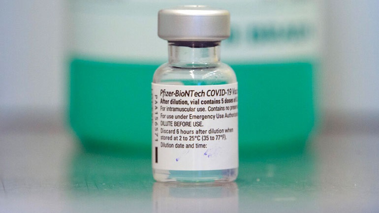 Pfizer και BioNTech ζητούν να εγκριθεί το εμβόλιό τους και για τους εφήβους 12-15 ετών