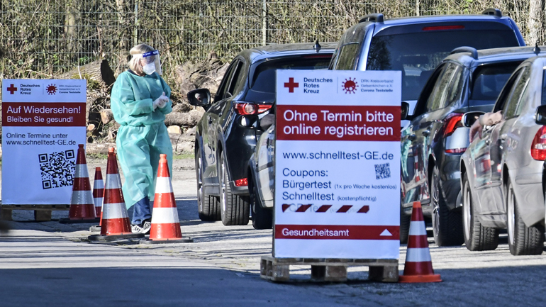 Covid-19: Ξεπέρασαν τους 78.000 οι νεκροί στη Γερμανία