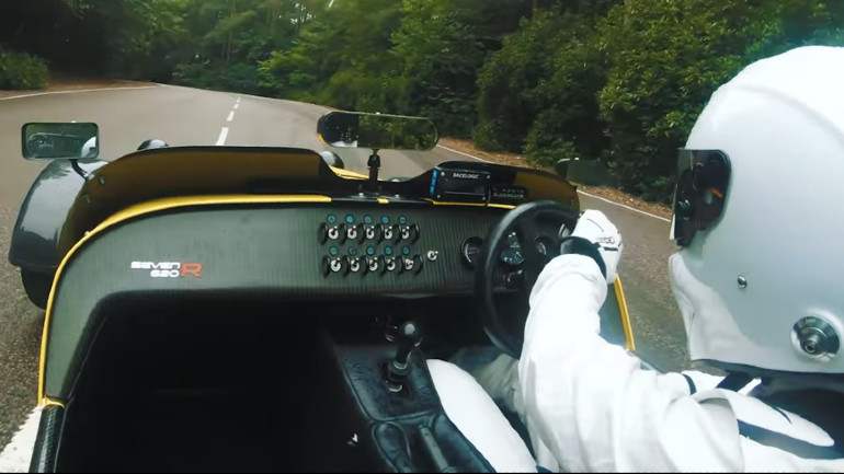 Πολύ διασκεδαστικό αυτοκίνητο με 310 ίππους στους πίσω τροχούς χωρίς ηλεκτρονικά!