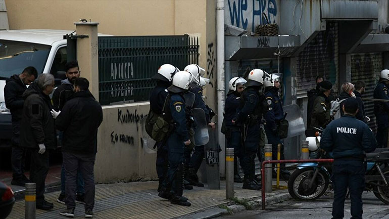 Επιχείρηση της ΕΛ.ΑΣ. στην Αθήνα για τη διακίνηση ναρκωτικών – 10 συλλήψεις