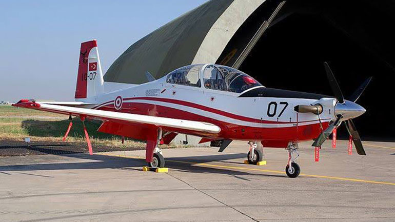 Τουρκικό στρατιωτικό αεροσκάφος έπεσε κοντά στη Σμύρνη