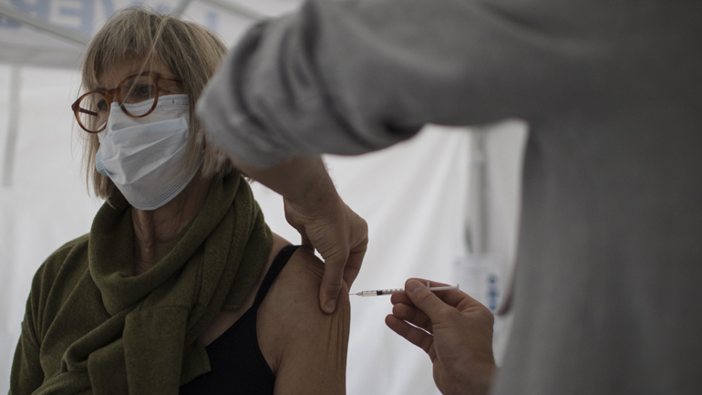 Covid-19: Η πόλη της Νίκαιας άνοιξε το μεγαλύτερο κέντρο μαζικών εμβολιασμών στη Γαλλία