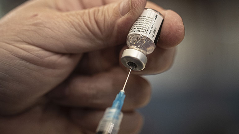 Έρευνα: Το εμβόλιο των Pfizer/BioNTech είναι ασφαλές στη διάρκεια της αντικαρκινικής ανοσοθεραπείας