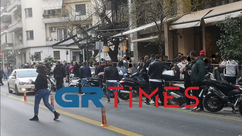 Εικόνες συνωστισμού και πάλι στη Θεσσαλονίκη – Συστάσεις της αστυνομίας Εικόνες συνωστισμού και πάλι στη Θεσσαλονίκη – Συστάσεις της αστυνομίας