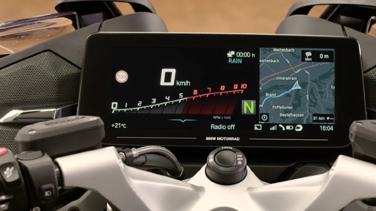 Τεράστια οθόνη TFT με πολύ ποιοτικές πληροφορίες και ευκολία στη χρήση