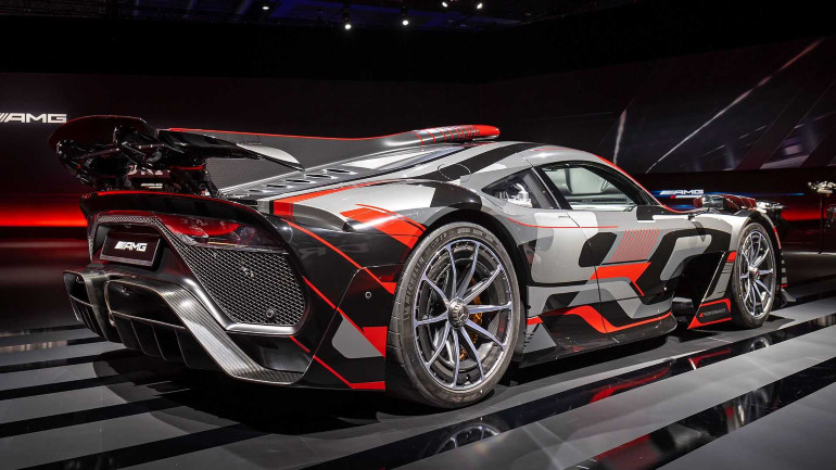 Ένας V8 κινητήρας εμπρός και ένας ηλεκτροκινητήρας πίσω, αποτέλεσμα: 804 ίπποι!