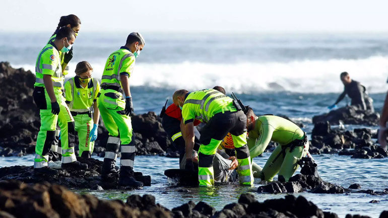 Τουλάχιστον τέσσερις μετανάστες βρέθηκαν νεκροί ανοικτά των Καναρίων στην Ισπανία