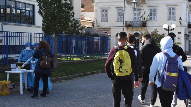 “Κουδούνι” στα Λύκεια με 408 θετικά κρούσματα από self tests