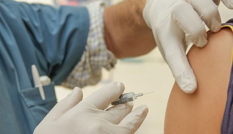 Ξεκινούν την ερχόμενη Δευτέρα οι εμβολιασμοί με Johnson & Johnson: Τι προβλέπει το χρονοδιάγραμμα