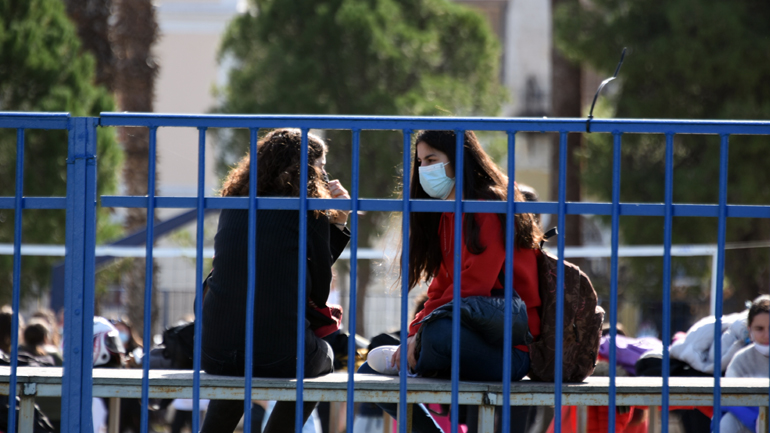 Επιστρέφουν σήμερα στα σχολεία οι μαθητές των λυκείων