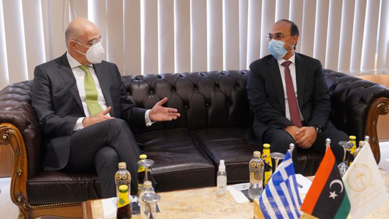 Συνάντηση Δένδια με τον δήμαρχο της Βεγγάζης