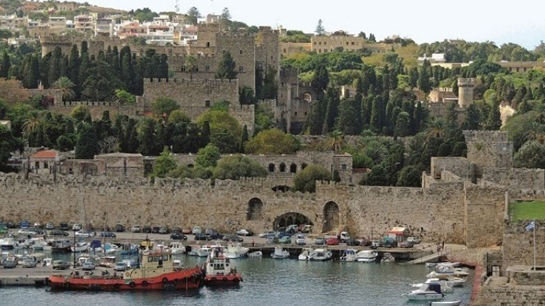 Ρόδος: Φτάνουν σήμερα 189 Ολλανδοί τουρίστες που συμμετέχουν σε πιλοτικό πρόγραμμα για την έναρξη του τουρισμού