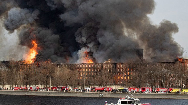 Ρωσία: Σοβαρή η κατάσταση των πυροσβεστών που τραυματίστηκαν κατά την κατάσβεση πυρκαγιάς σε εργοστάσιο