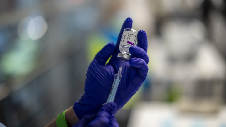 Ιρλανδία: Το εμβόλιο της AstraZeneca θα χορηγείται στους άνω των 60 ετών