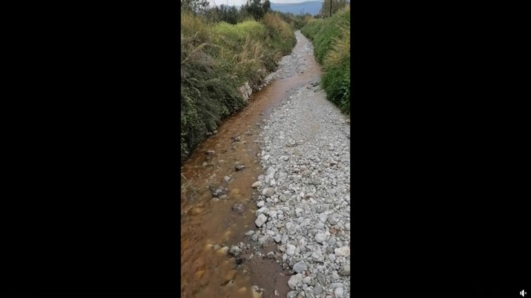 Λαμία: Ρυπασμένα και με έντονη μυρωδιά τα νερά στον Σπερχειό ποταμό