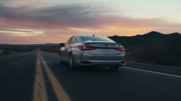 Τα φωτιστικά σώματα LED και ο προφυλακτήρας έχουν νέα σχεδίαση.