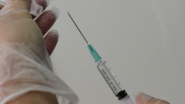 Σε δίνη η παγκόσμια εκστρατεία εμβολιασμού με την αναστολή χρήσης του σκευάσματος της Johnson & Johnson