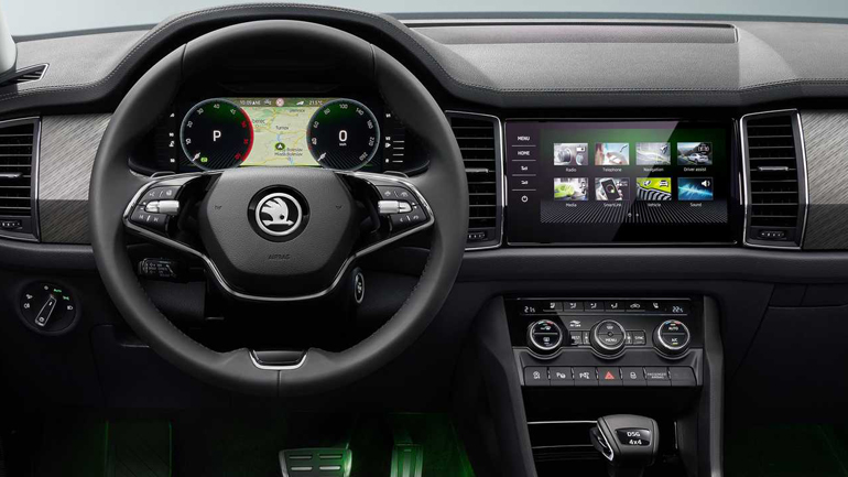 Ψηφιακές οθόνες και νέο τιμόνι.