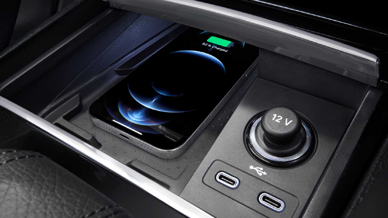 Θήκη για ασύρματη φόρτιση του κινητού και δύο θύρες USB.