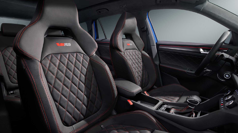 Εντυπωσιακά τα καθίσματα της κορυφαίας έκδοσης. 