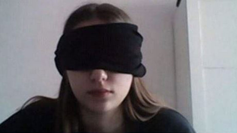 Ιταλία: Άγριο καψόνι σε μαθήτρια – Καθηγήτρια την υποχρέωσε να δέσει τα μάτια για να μην κλέψει