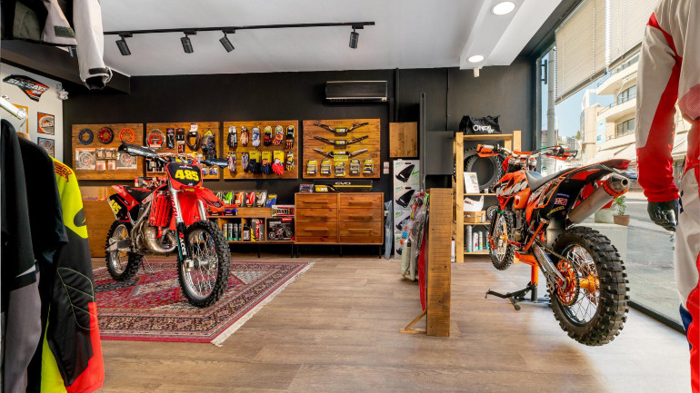 Στη Λ. Ηρακλείου 485 θα συναντήσεις τον Κο Τσίντζα ο οποίος με χαρά θα σε κεράσει ένα καφεδάκι...